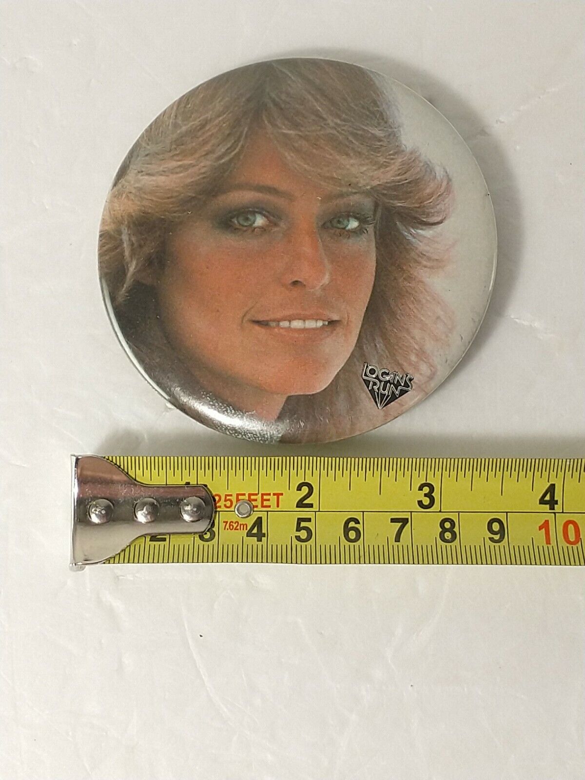 1976 Farrah Fawcett Logan\'s Run Movie Button Pin Badge 