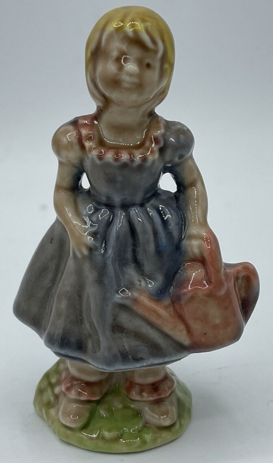 Vtg Wade Mary Whimsy English Girl Nursery figurine Statue Water Can - 3” 1970’s