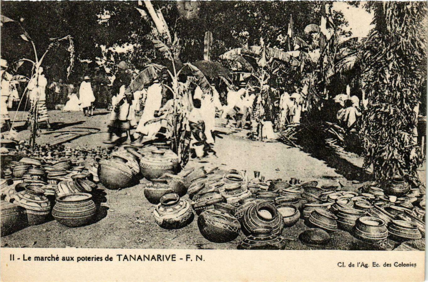 CPA AK Le march aux pottery de Tananarive MADAGASCAR (819340)
