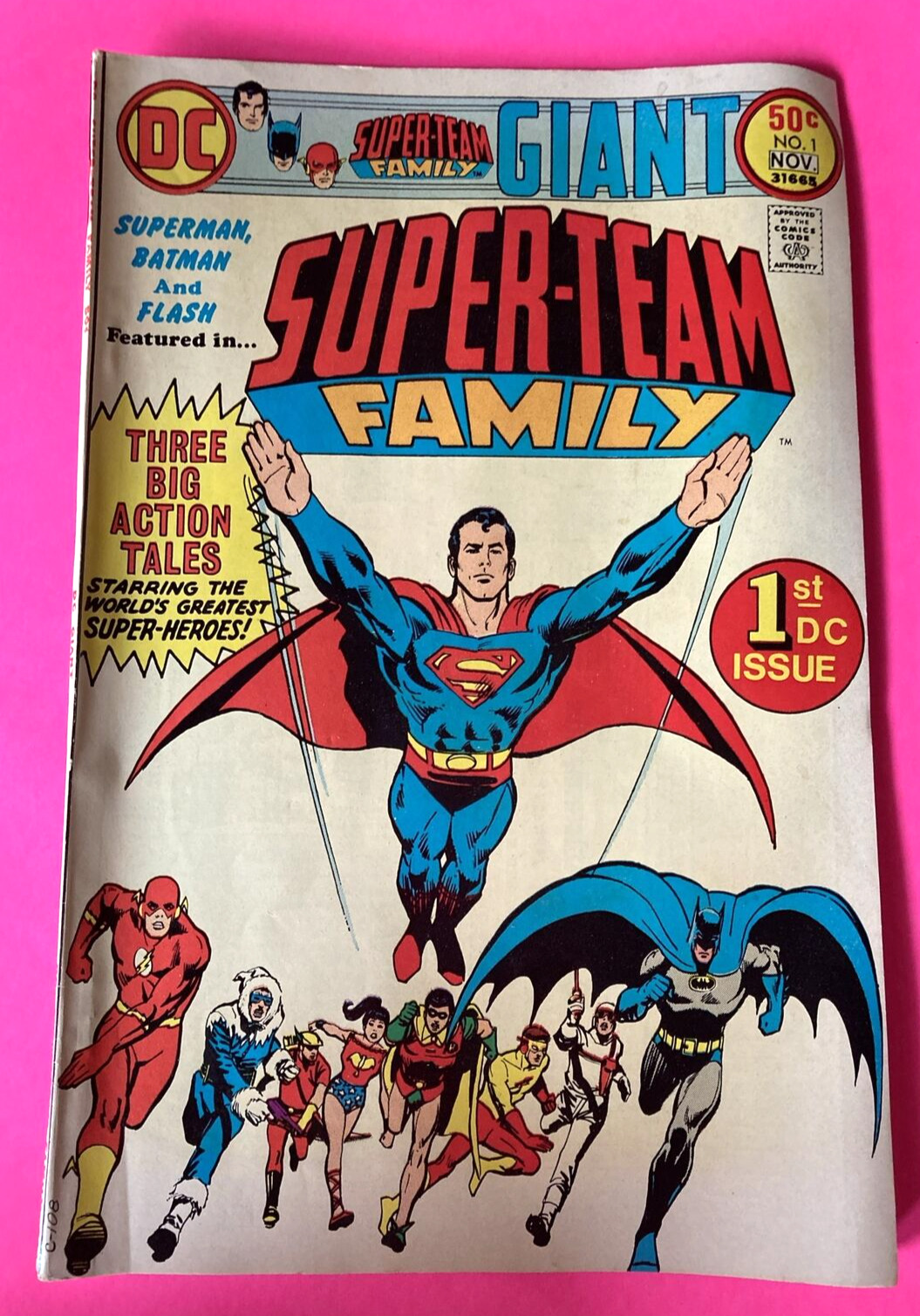 DC Comics ~ Giant SUPER-TEAM FAMILY ~ No. 1 - 1975