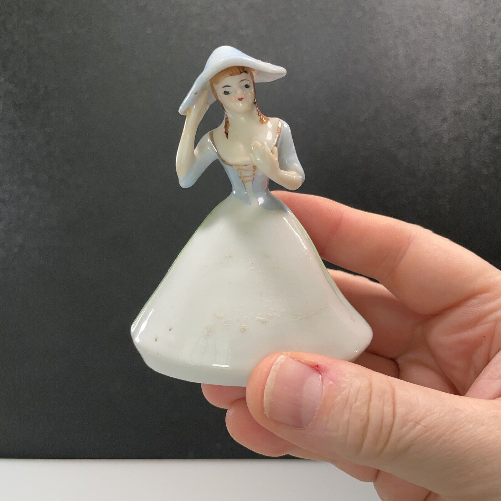 ❤️ MAKE OFFER ‼️ collectible, vintage, old, small porcelain figurine lady 💃🏾💃