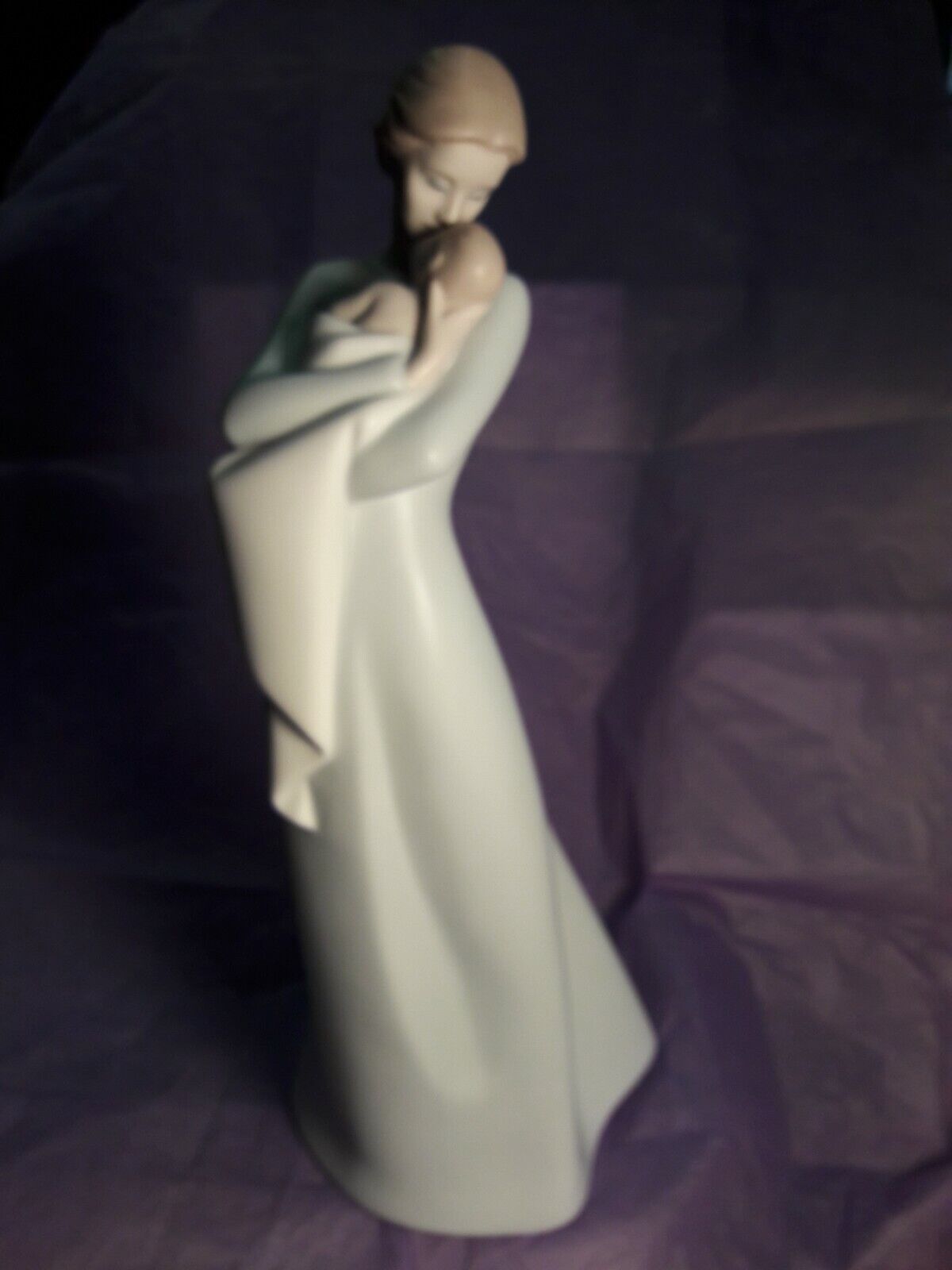 LLADRO,  A MOTHER\'S EMBRACE, #`18218, SATIN MATTE,  NEW, MIB,  FREE UPS SHIPPING