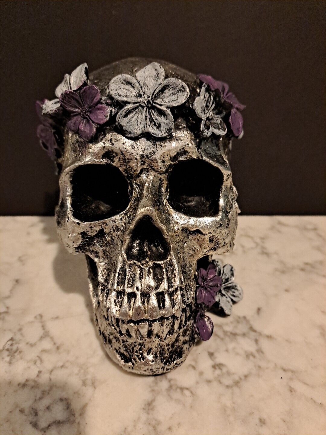 Halloween Skeleton Head Statue Flower Novelty Skeleton Resin Sculpture