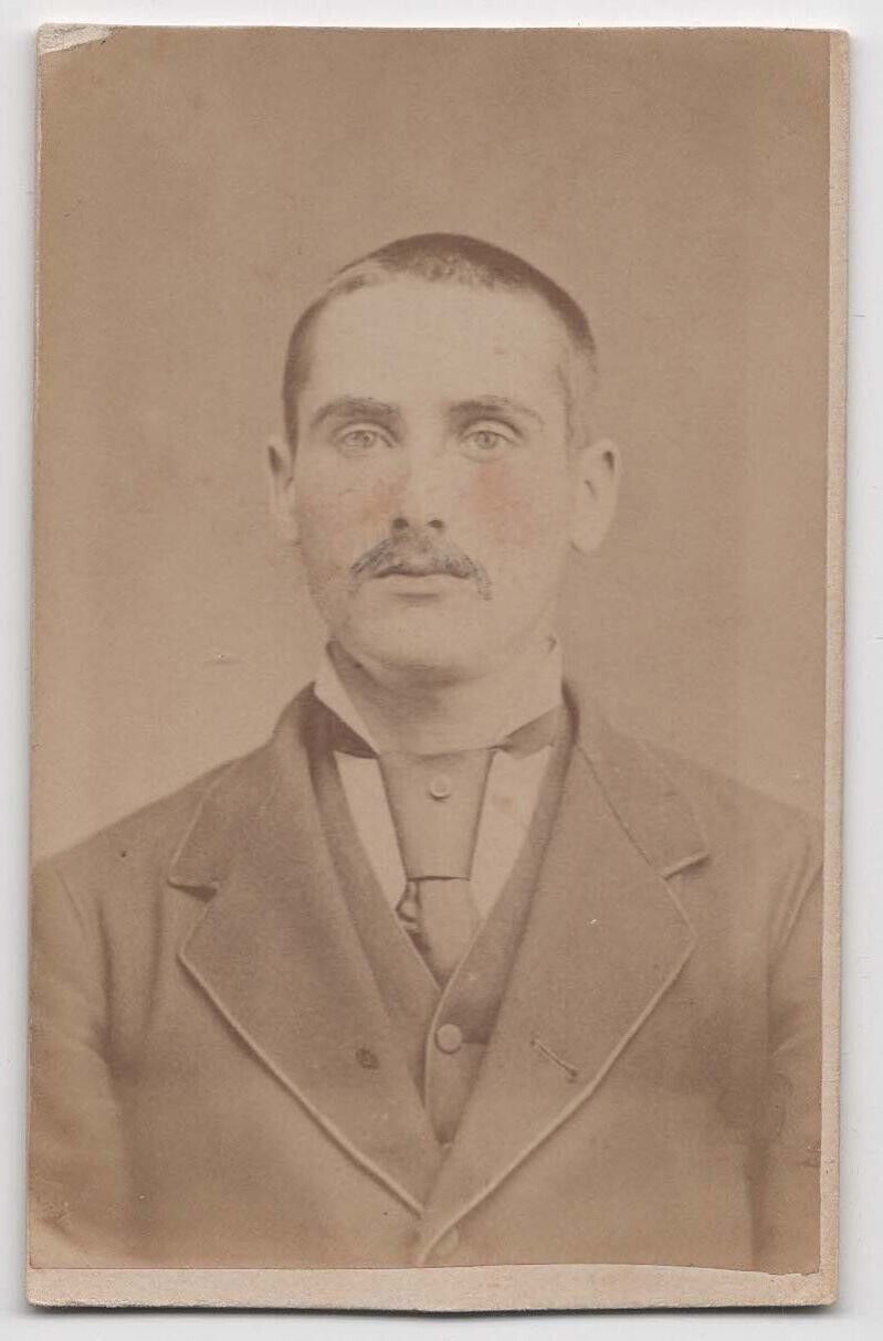 ANTIQUE CDV CIRCA 1870s HANDSOME MAN WITH MUSTACHE WEARING TIE UNMARKED