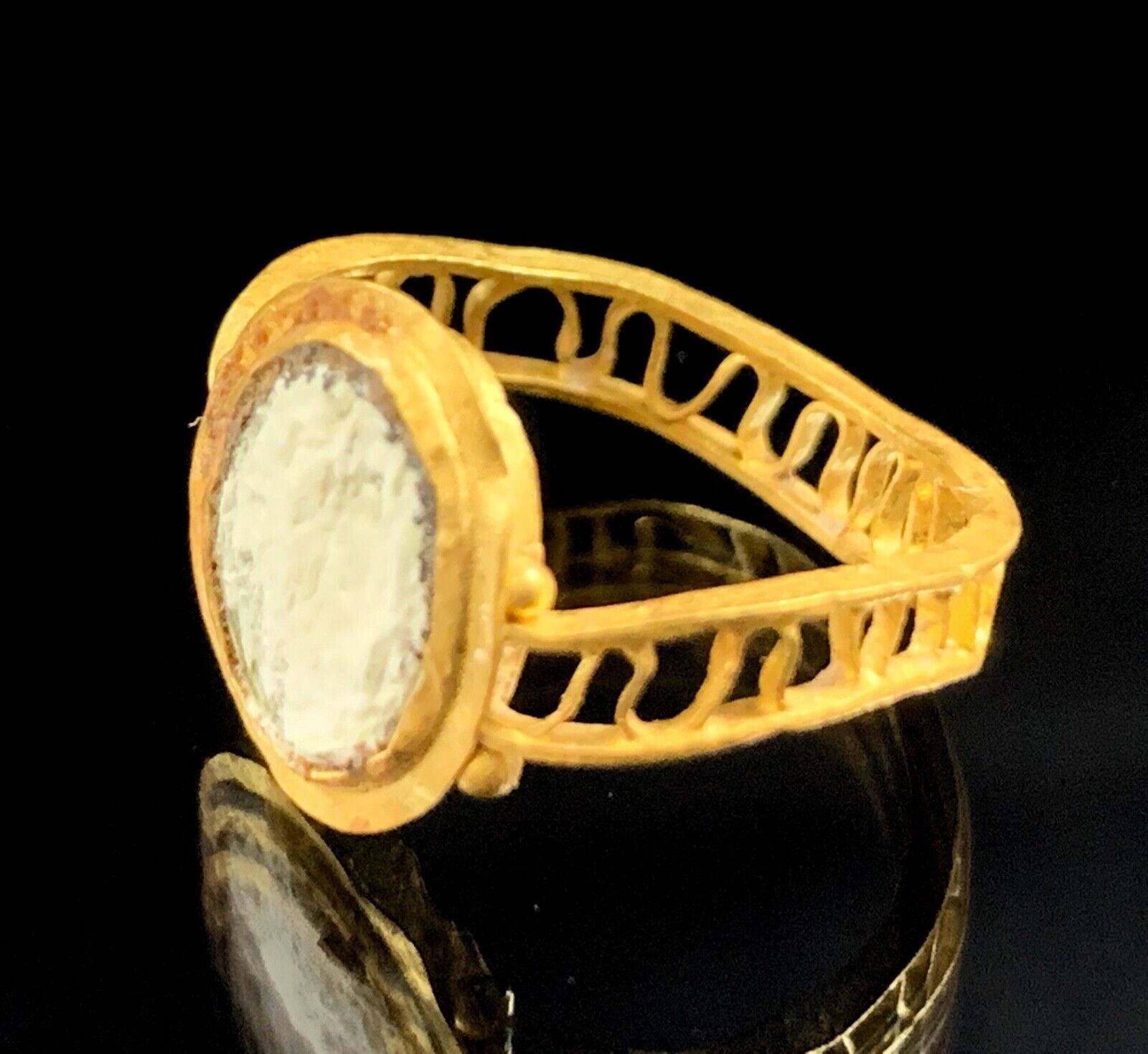 ANCIENT ROMAN GOLD RING; OPEN WORK SWIRLS; 100 BC - 200 AD; ELEGANT & WEARABLE 