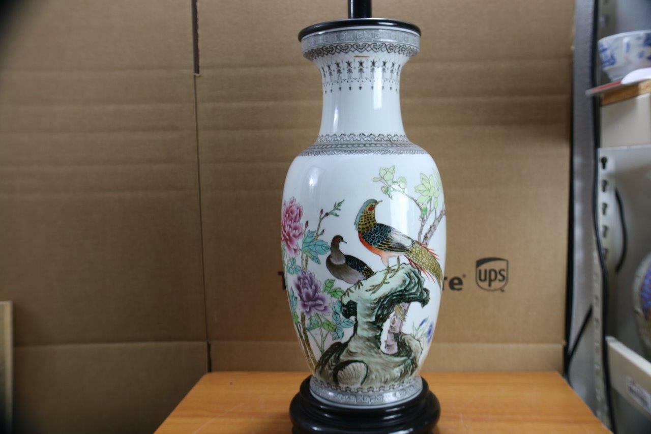 Fine Vintage Chinese Porcelain Famille Rose Vase Lamp.