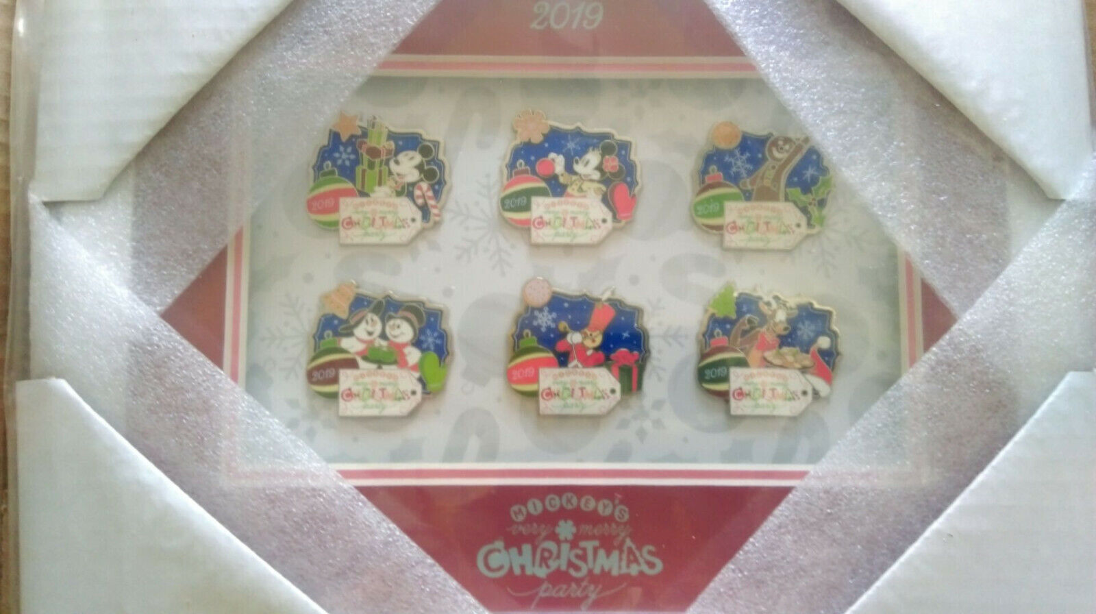 Mickey's 2019 Very Merry Christmas Party Disney World Pin Framed Set LE 500