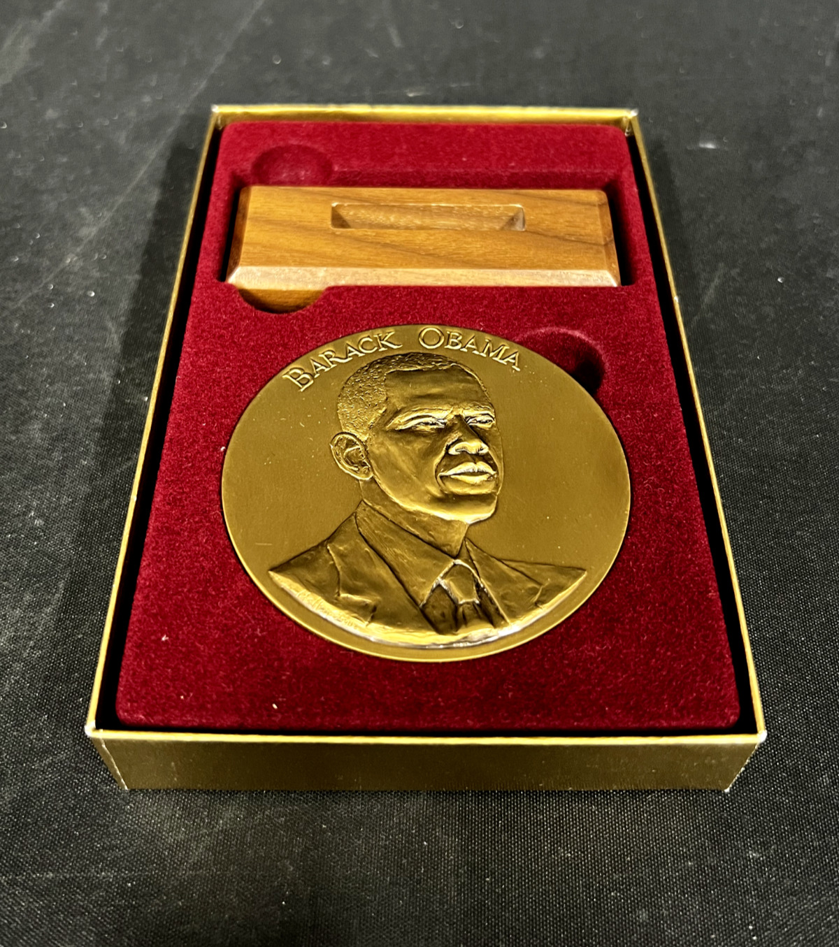 Official 2009 Presidential Inaugural Medal for Barack Obama w/ C.O.A.