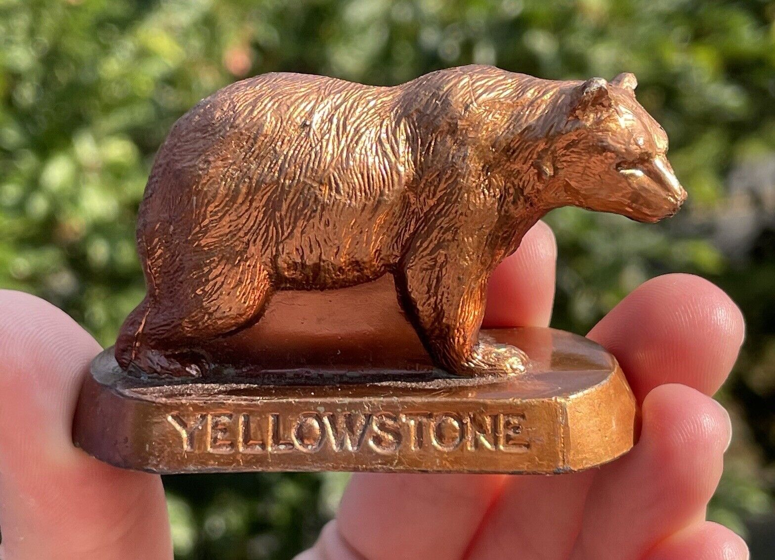 RARE VINTAGE YELLOWSTONE PARK BEAR COPPER COATED METAL USA SOUVENIR PAPERWEIGHT