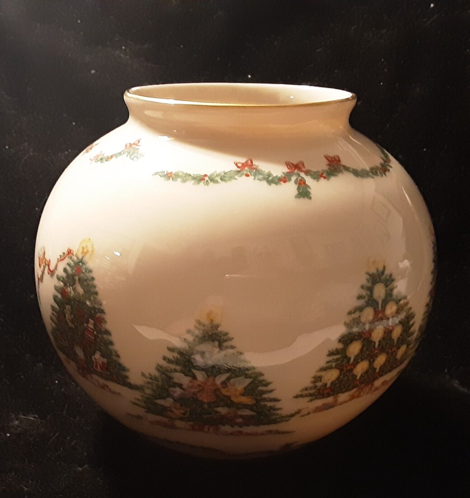 Vintage Lenox 1995 “The Joys of Christmas” Porcelain Round Vase W/Trees 5.25\