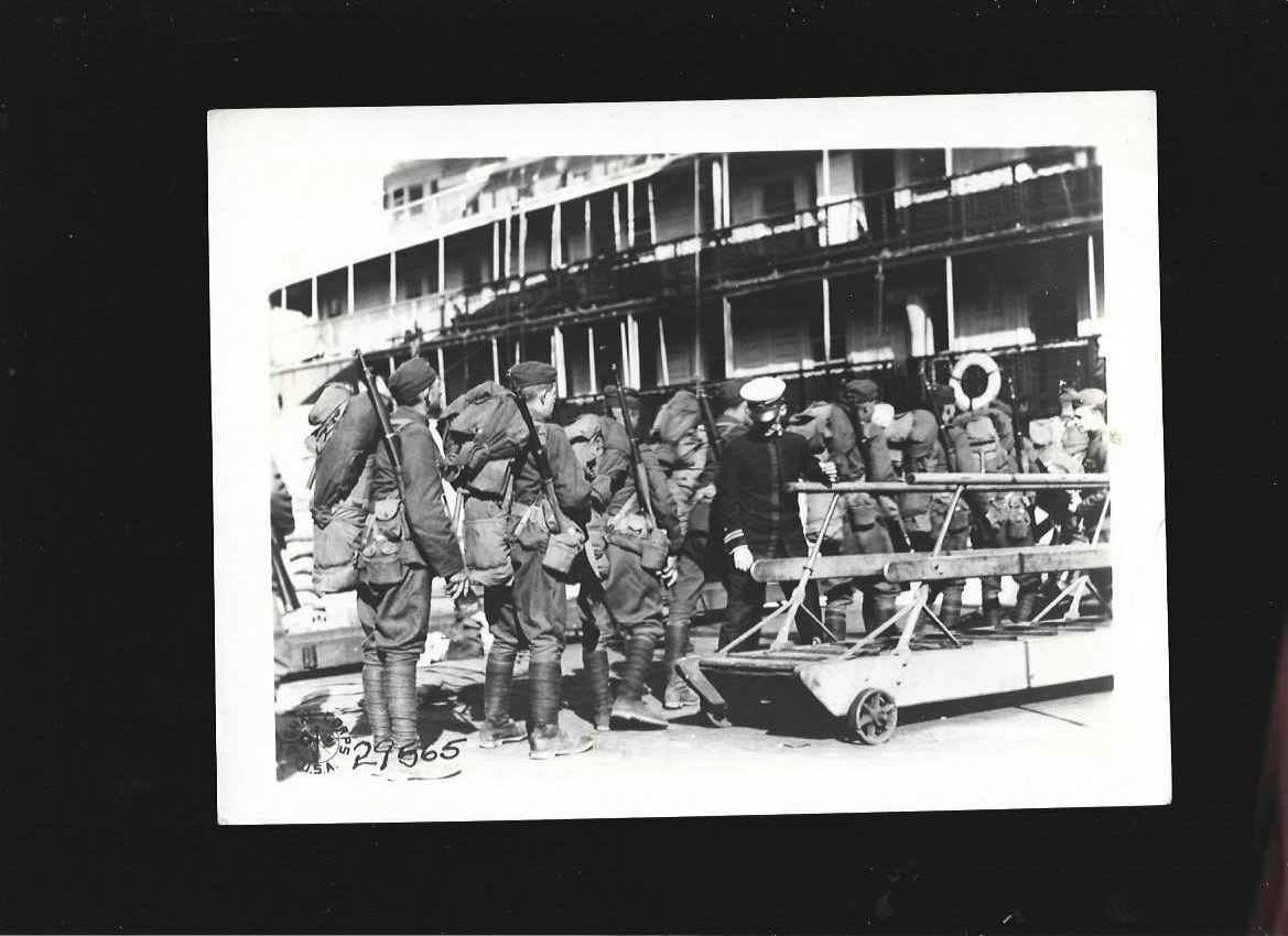 Original WWI 6x9 Signal Corps 392nd Infantry Div. Embarking on USS Charles
