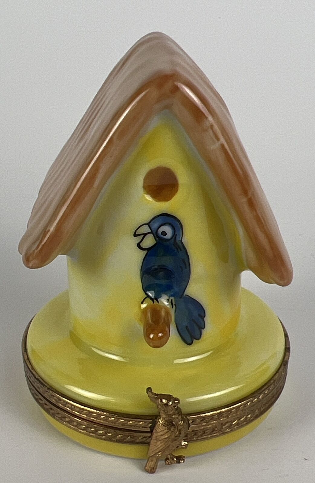 LIMOGES FRANCE BOX ~ BIRD HOUSE & STRAW THATCHED ROOF & BLUE BIRD ~ PEINT MAIN