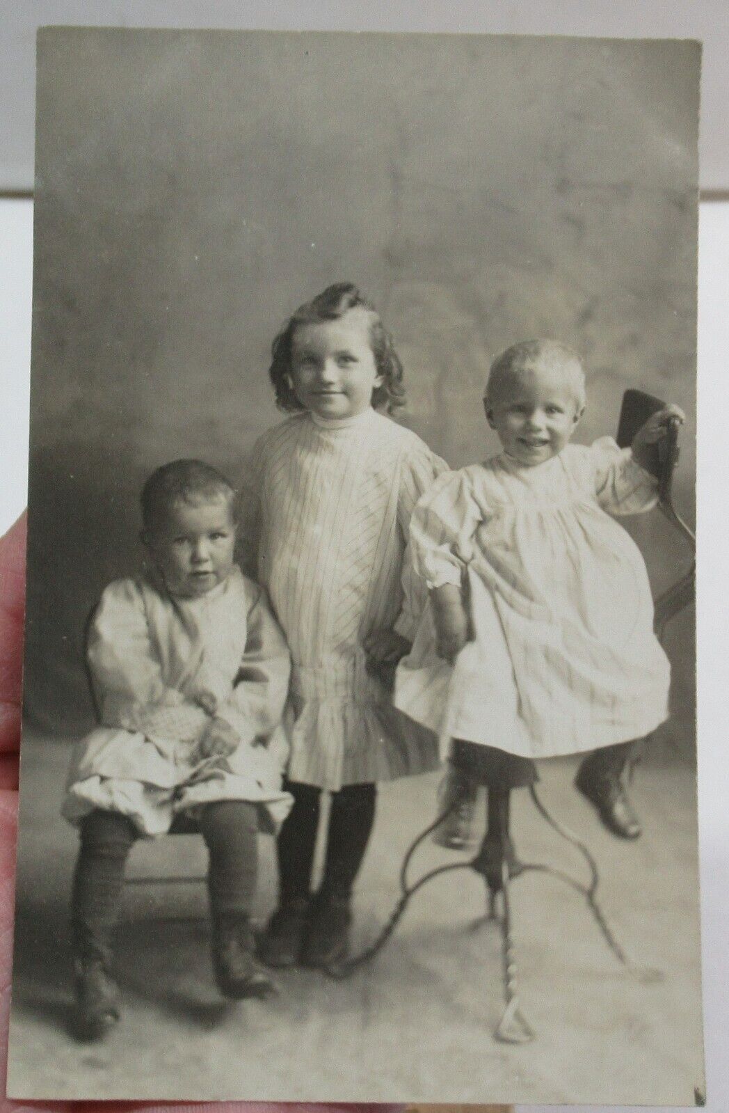CHILDREN - Sidney MT - 1910 - real photo - POST CARD - listing # 3760