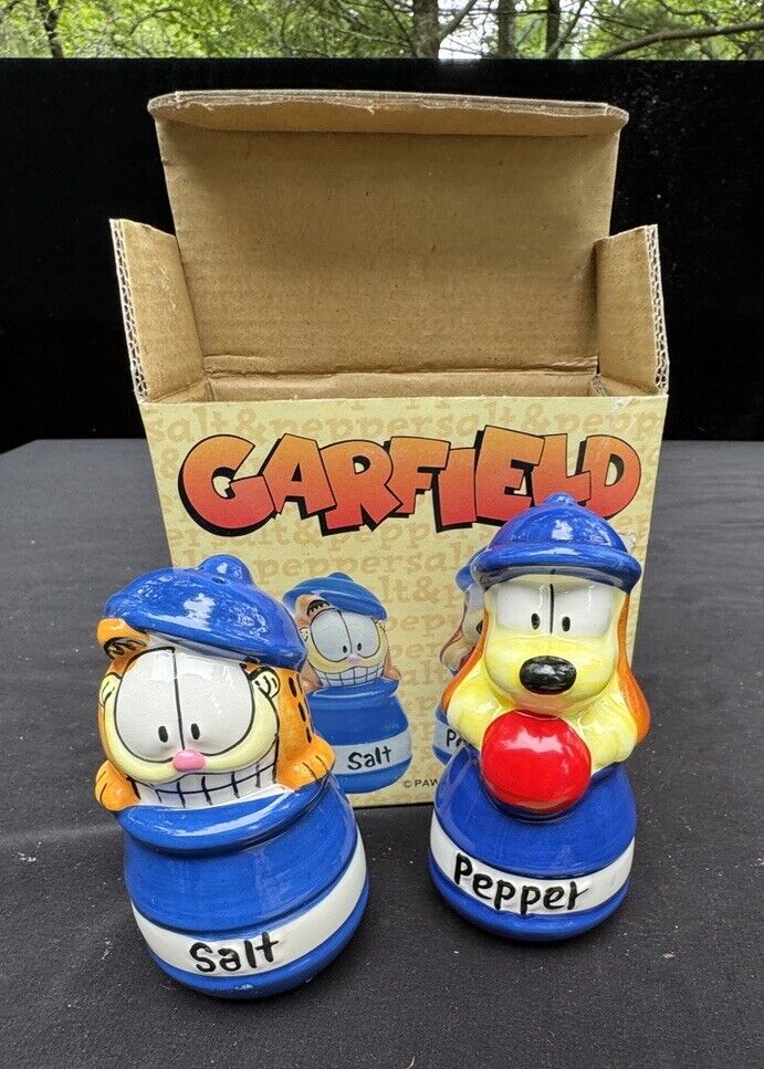 New 1998 PAWS ODI & GARFIELD The Cat Salt And Pepper Shakers Set Very Rare A73