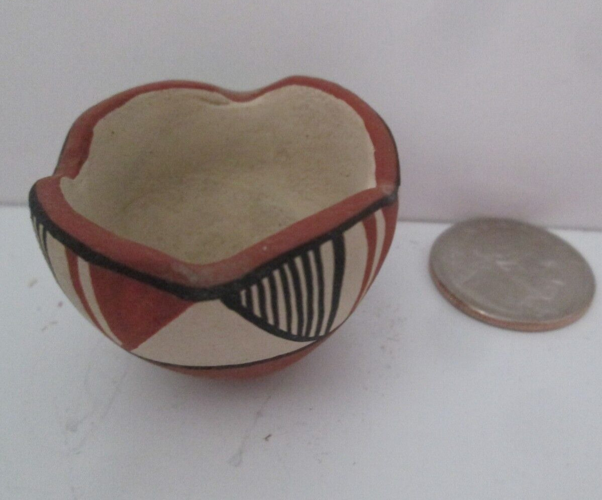 Native American Miniature Pottery   Bowl Vintage Southwestern Earth Tone Signed