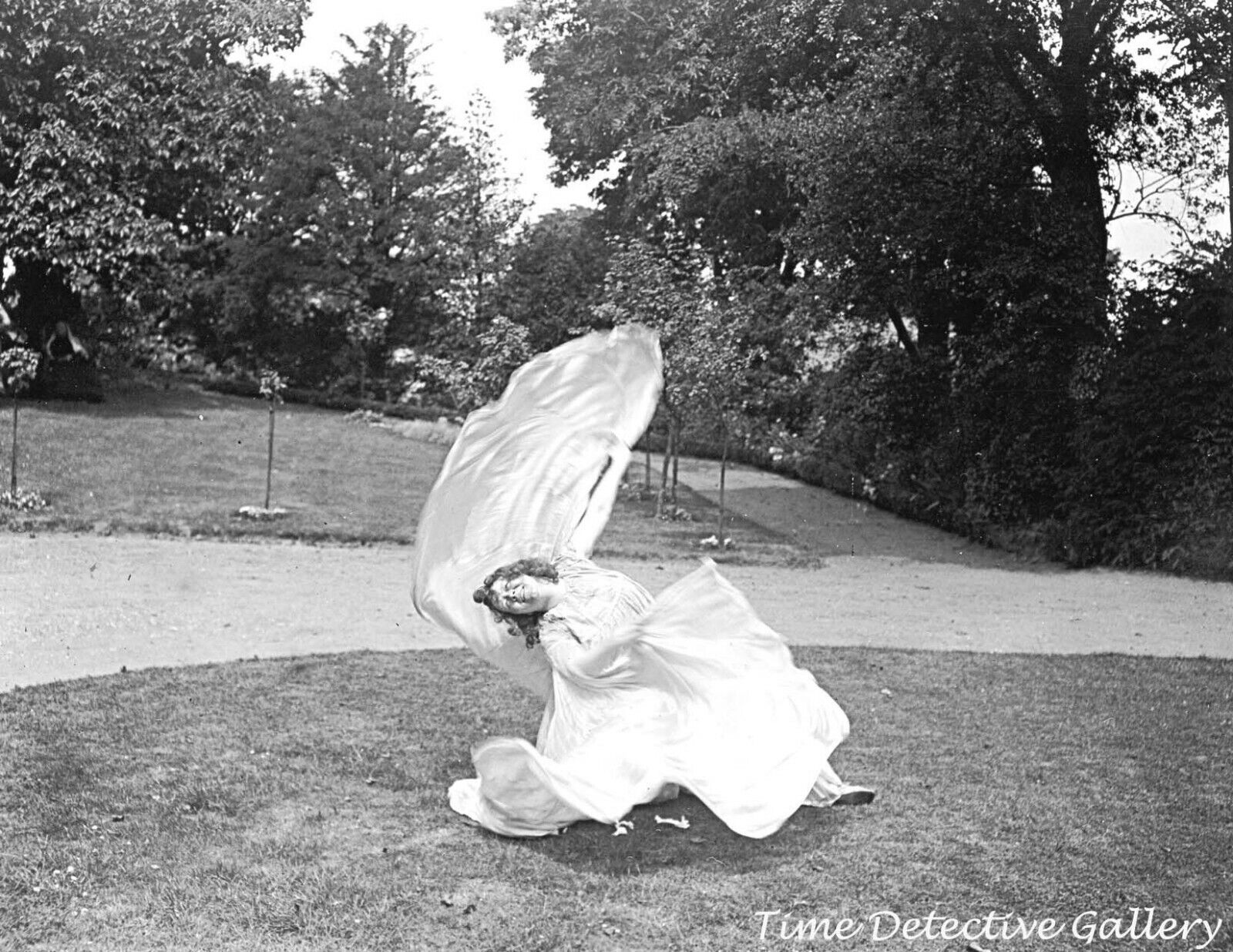 Actress / Modern Dancer Loie Fuller #4 - c1900 - Celebrity Photo Print