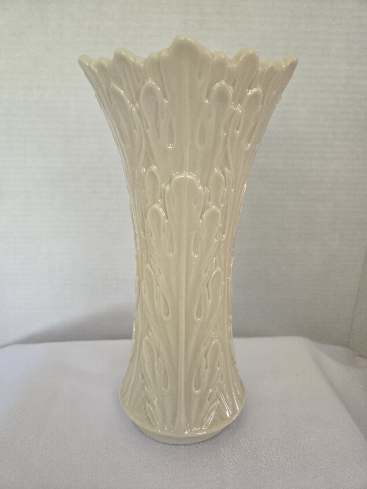 VTG Lenox Woodland Collection Porcelain Emboss Vase USA 8 1/2\