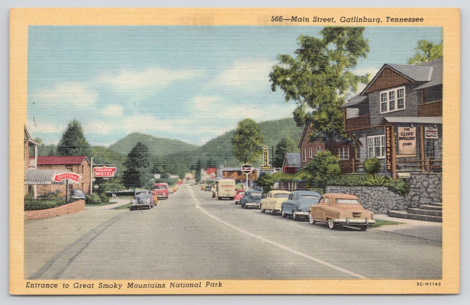 Gatlinburg Tennessee Main Street Entrance to Smoky Mountain Park Linen Postcard