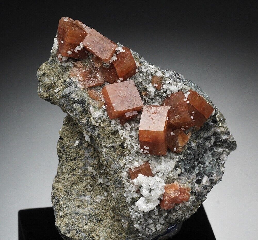 CHABAZITE - lustrous crystals MOROCCO  /bn811