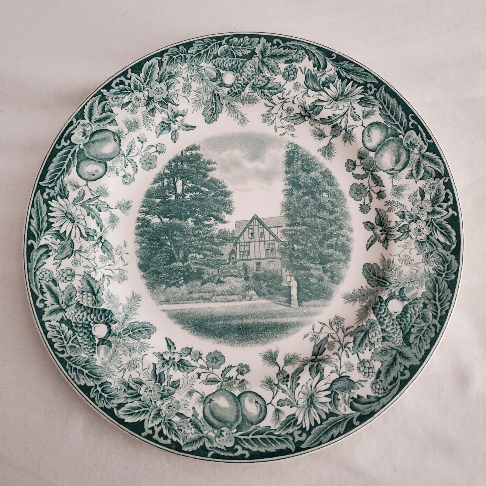 Vassar College Rare Wedgwood Commem. Plate - Cushing Hall - Excellent Cond