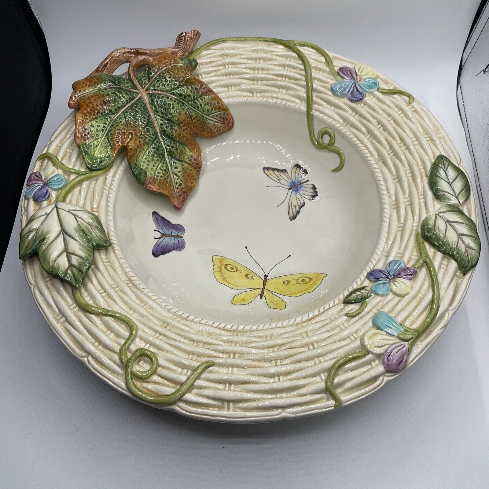 FITZ & FLOYD OLD WORLD RABBITS LARGE 15” BOWL BUTTERFLY LEAVES BASKET WEAVE