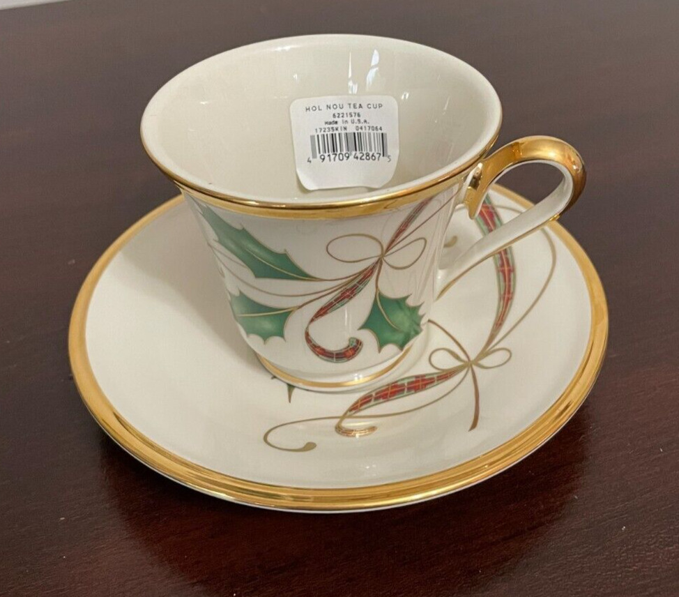 NEW Lenox HOLIDAY NOUVEAU Cup & Saucer Set Gold Accent Holly Berry Coffee Tea