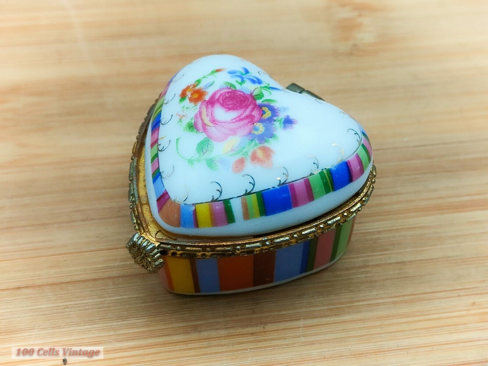 Small Heart Shaped French Style Porcelain Vintage Pill/Trinket/Jewellery Box-cma
