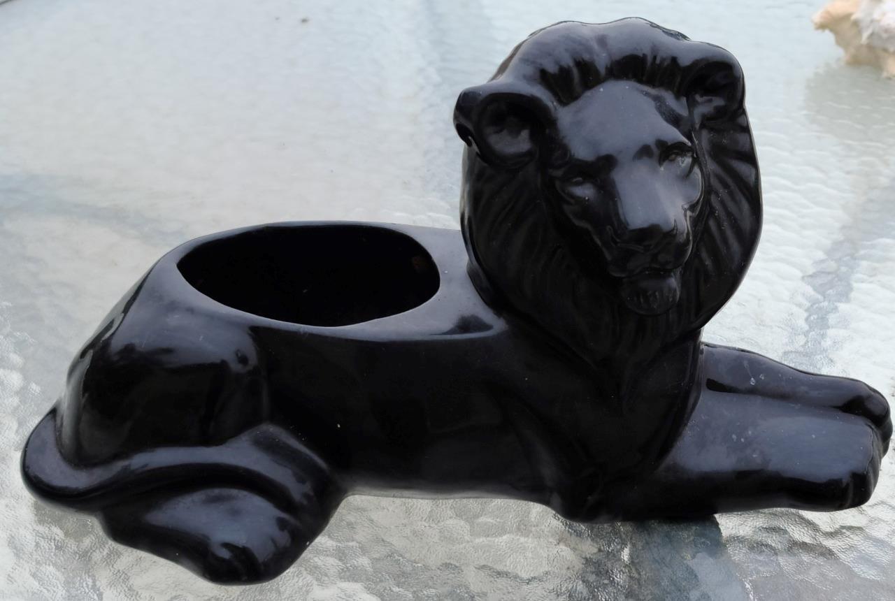 Beautiful Vintage Ceramic Lion Figural Planter – VGC – MAGESTIC FIGURAL PIECE