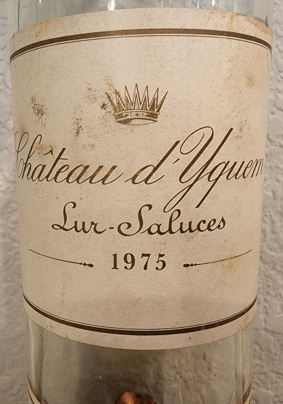 1975 Chateau d\'YQUEM, bouteille vide (ou etiquette)/empty bottle (or label)