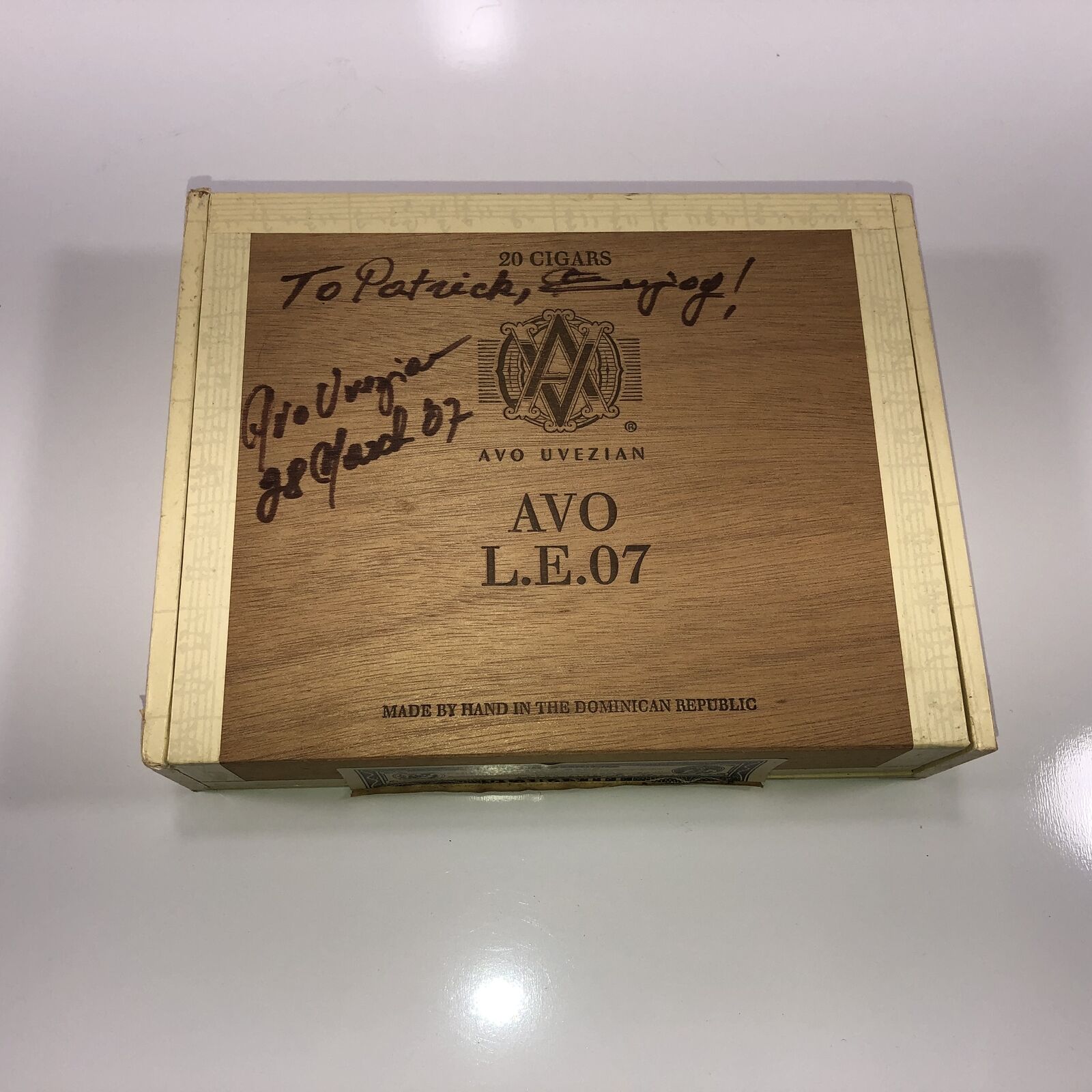 SIGNED Avo Uvezian L.E. 07 Wooden Cigar Box 7.75x6x2
