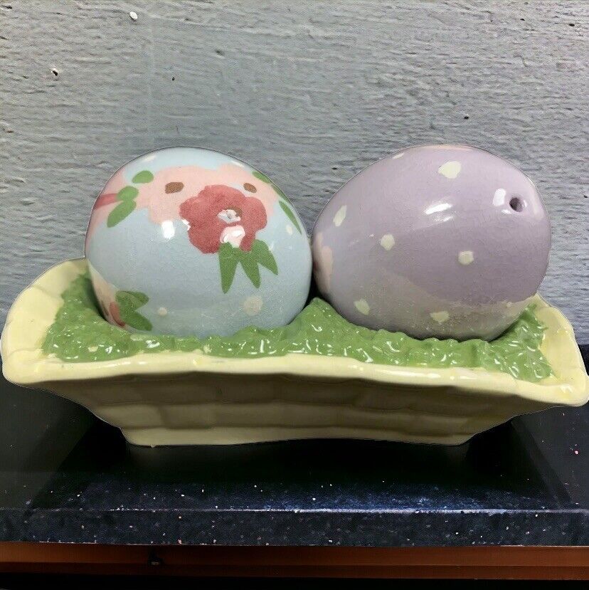 Easter Eggs Salt & Pepper Shakers Eggs California Cleminson Pottery Nest Basket
