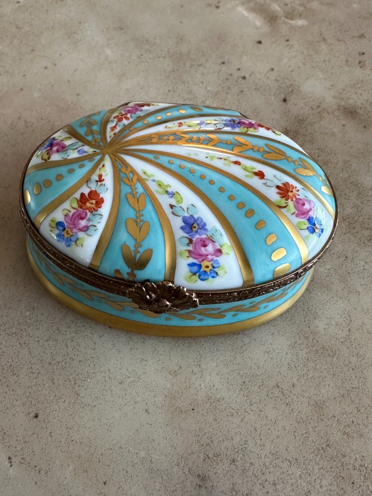 Beautiful Floral- Limoges Trinket Box w/Brush & Mirror Peint Main