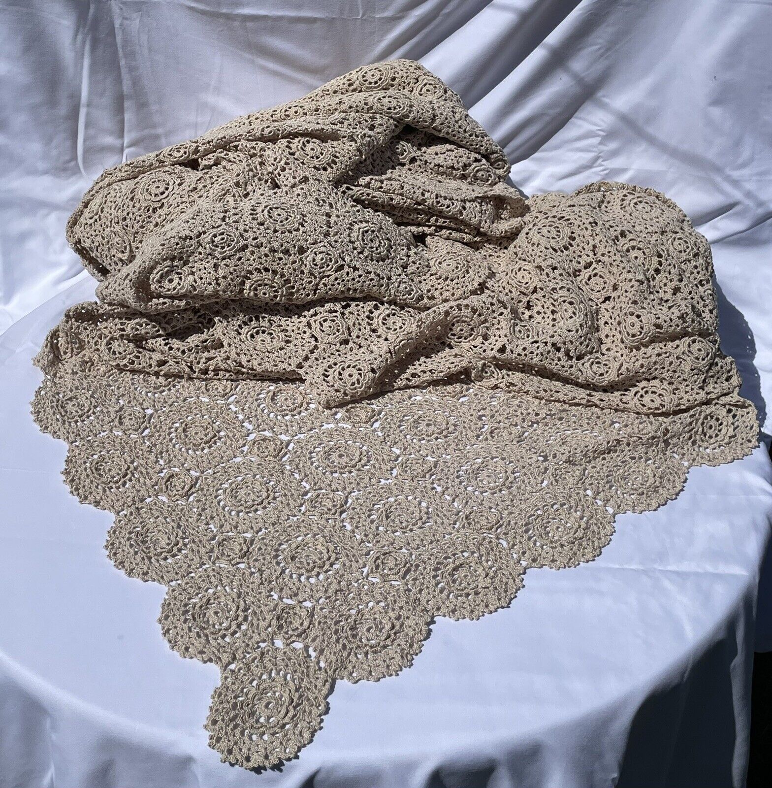 Vintage French 9’X9’ crochet textile handmade bed cover 3D Flower Medallion King