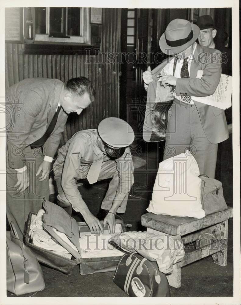 1941 Press Photo U.S. Marine checks bag of crew aboard transport, West Point, NY