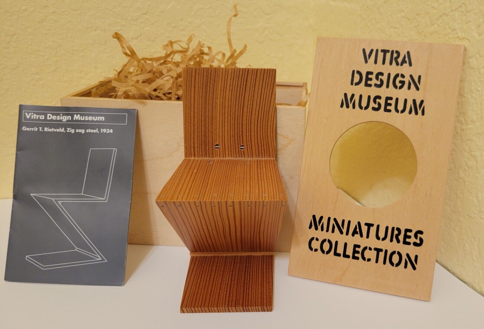 Rietveld ZIG ZAG STOEL 1934 Vitra Design Museum Miniature Chair