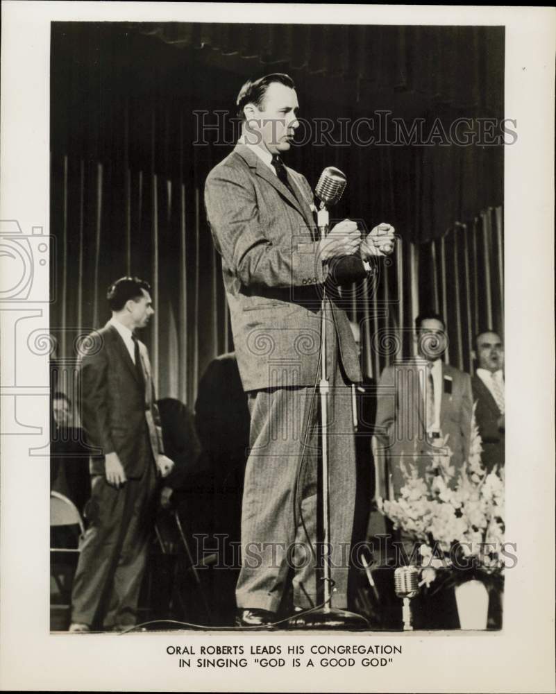 Press Photo Oral Roberts Leads His Congregation in Singing \