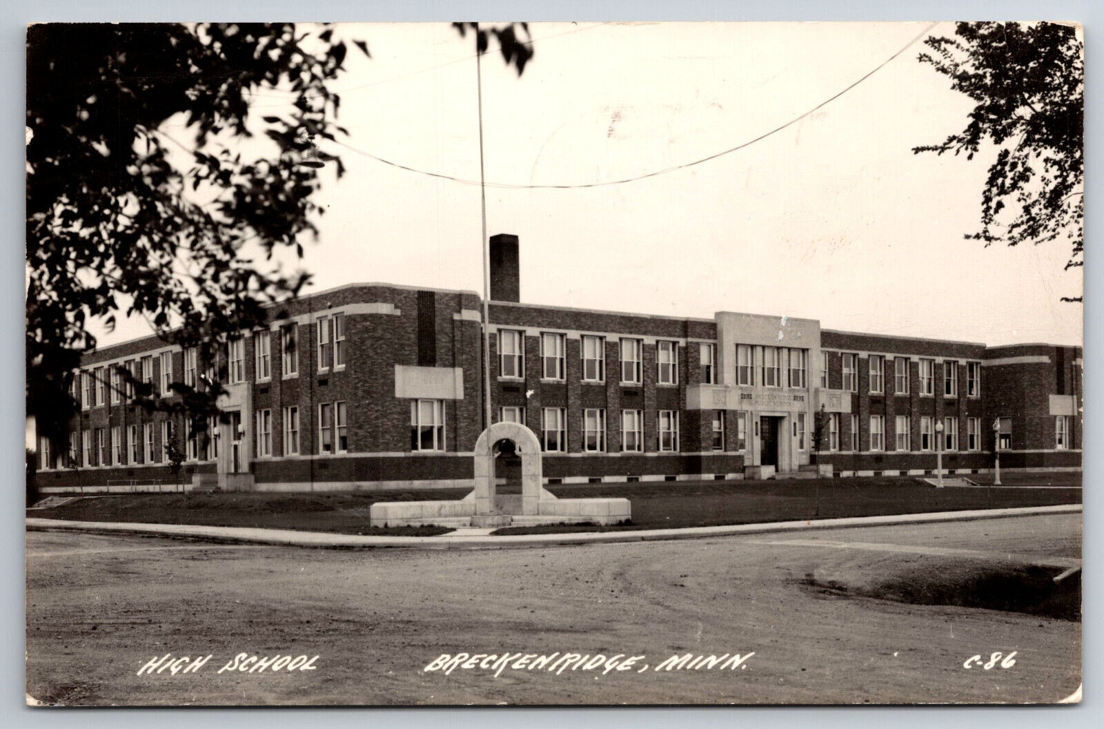 Vintage Postcard MN Breckenridge RPPC High School c1951 Street View ~5150