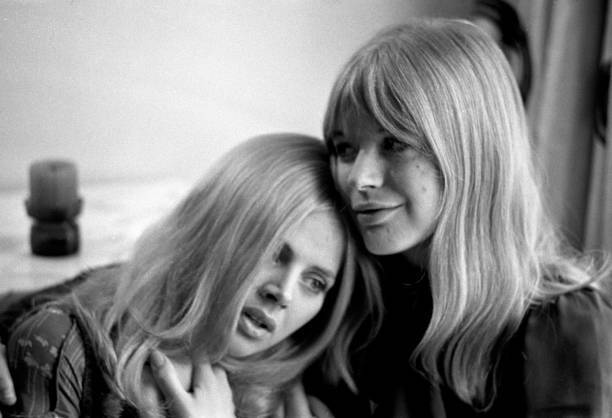 Britt Ekland and Marianne Faithfull rehearsing in Britt\'s flat- 1971 Old Photo 1