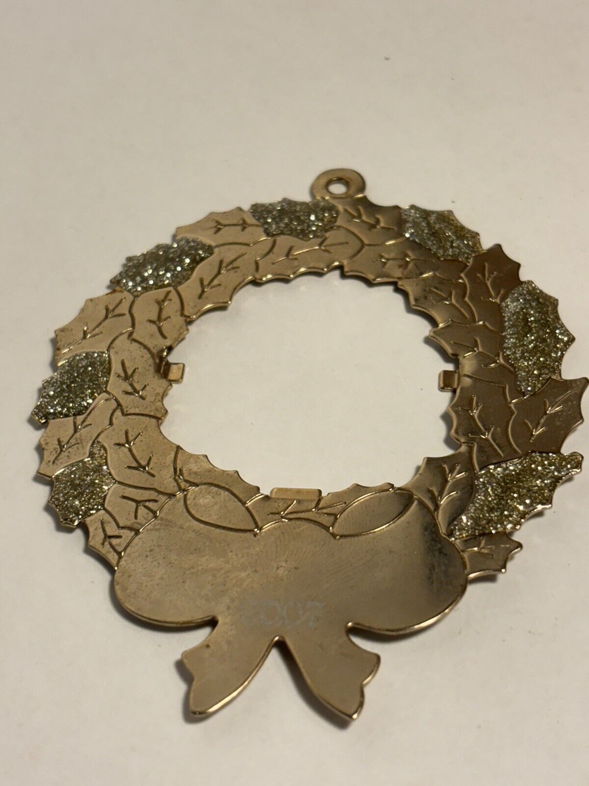 Vintage 2007 Gloria Duchin Brass Wreath enamel Ornament Children Christmas rare
