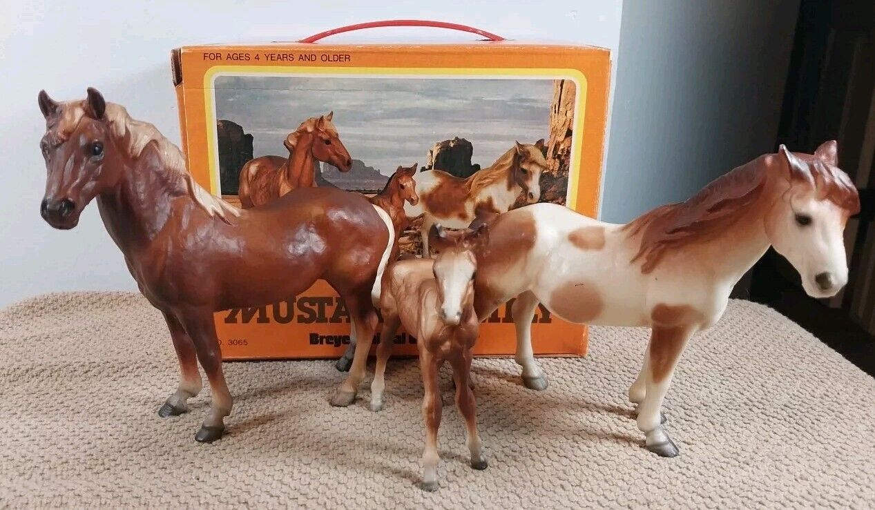 Breyer Classic #3065 Mustang Family - Mare, Stallion & Foal Vintage