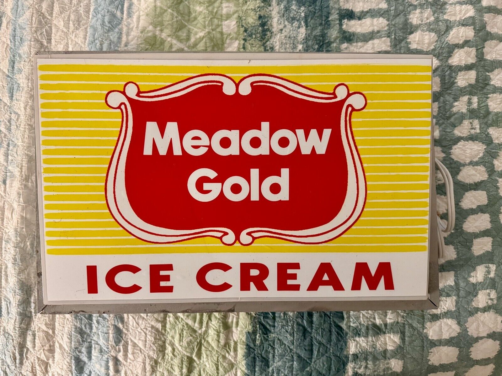 VINTAGE MEADOW GOLD ICE CREAM LIGHT UP SIGN