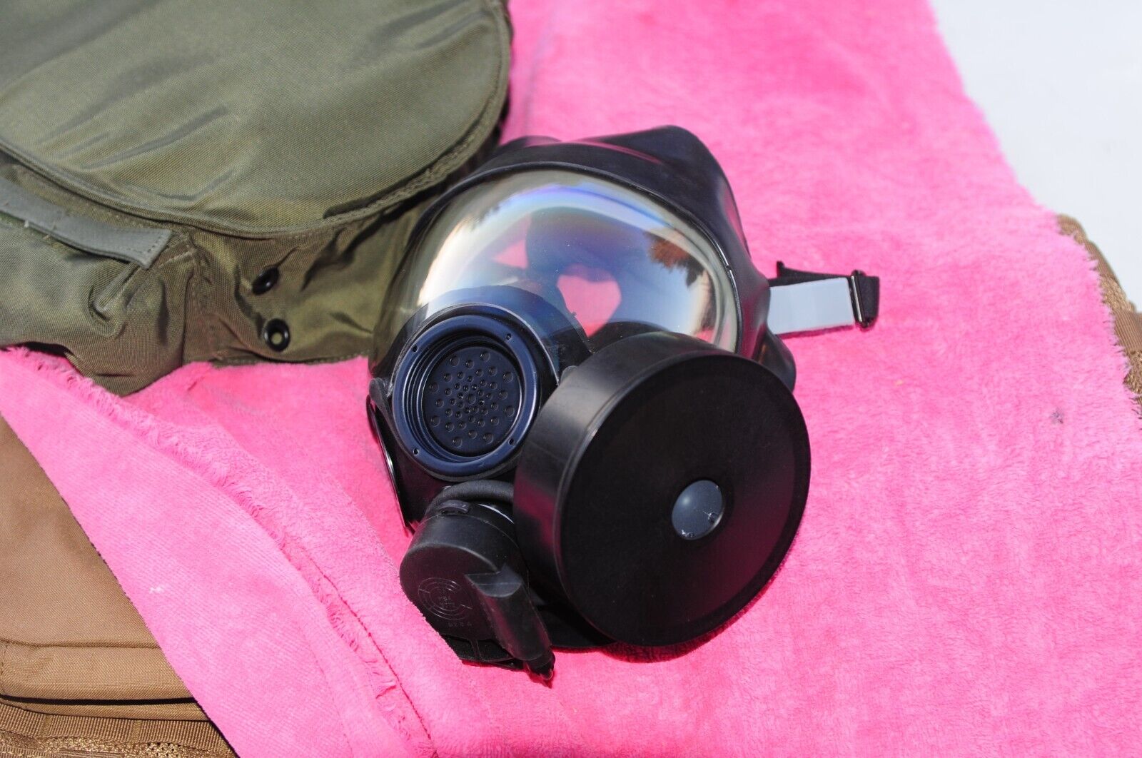 MSA 2005 MCU 2A/P, US Navy And US Air force Surplus Military Gas Mask w/Case Med