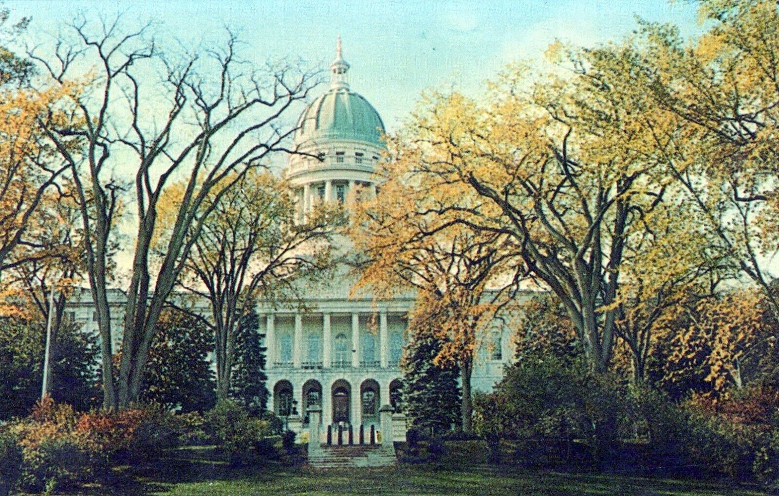 St Capitol Augusta ME Dome Majestic Oaks Kennebec River Vintage Chrome Post Card