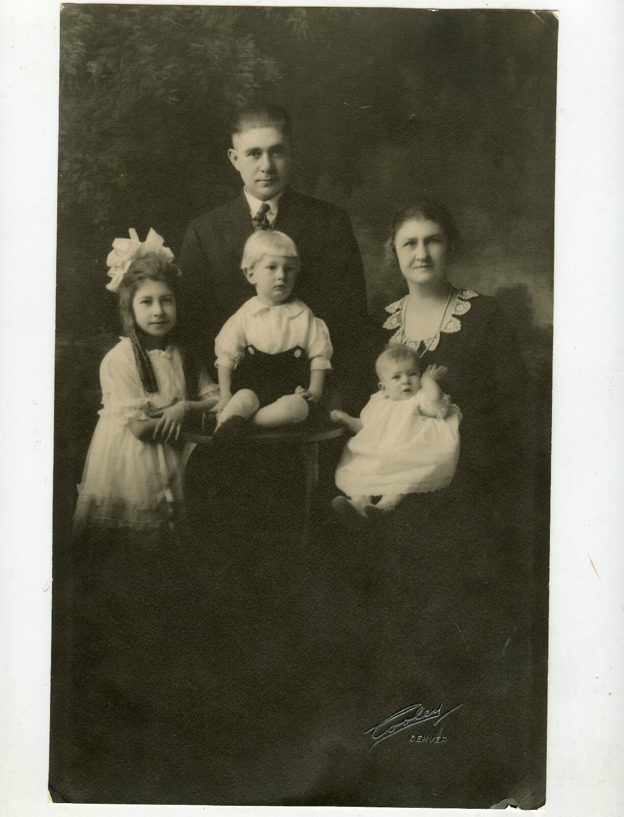 Antique Photo - Denver, Colorado - Man, Lady & 3 Cute Children 10\