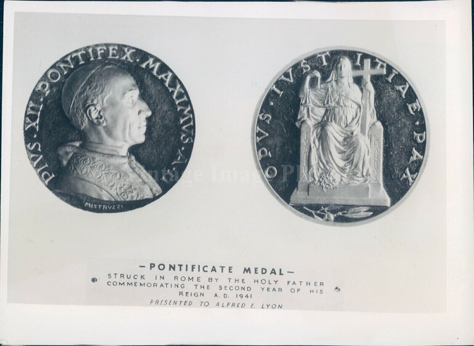 1941 Pontificate Medal NYC Award Cigarette Executive Pope Vintage Press Photo