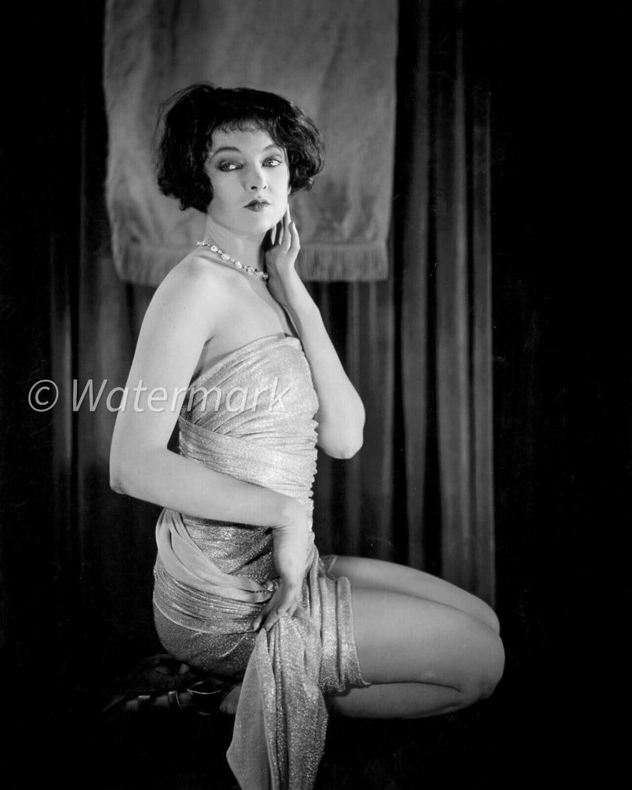 Myrna Loy in a 1926 - 8X10 PUBLICITY PHOTO