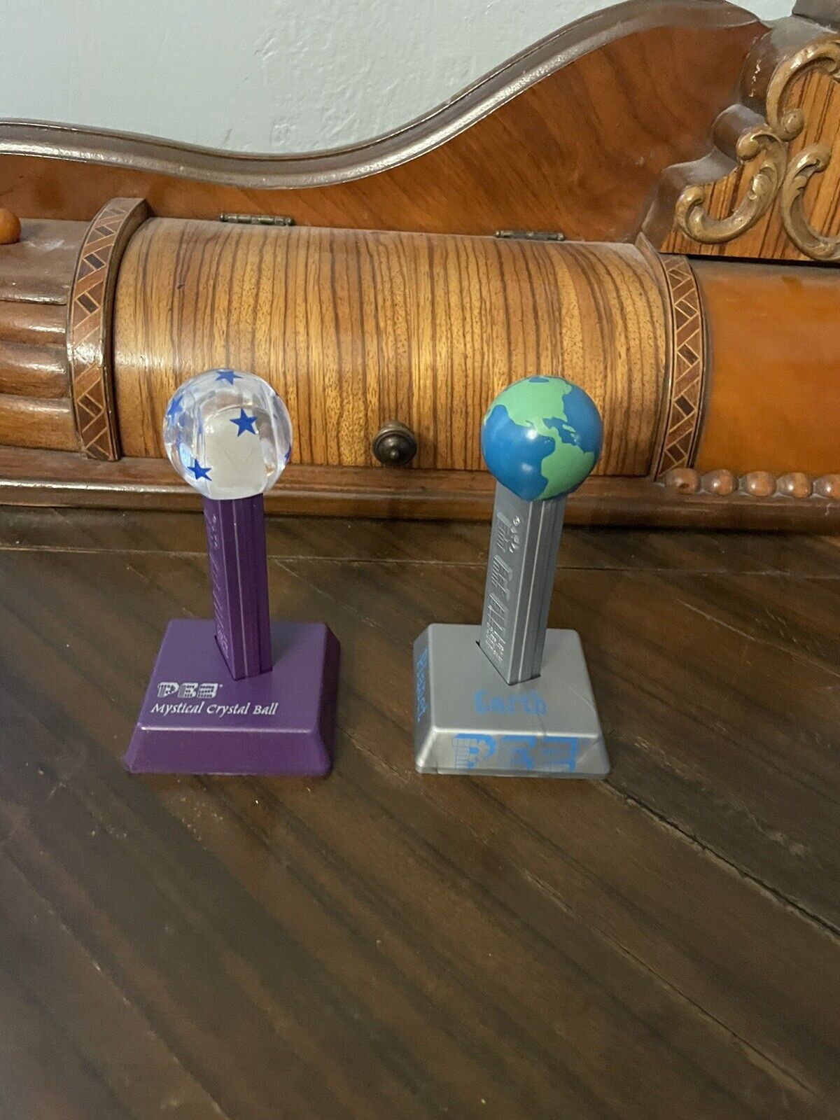 Mystic Crystal Ball And Planet Earth Retired Pez Dispensers With Stands-rare