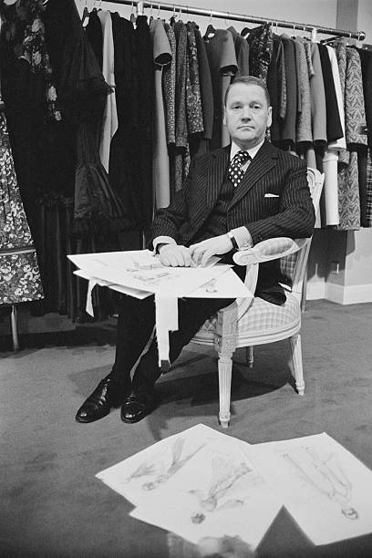 British Dress Designer For Queen Elizabeth Ii Ian Thomas 1976 OLD PHOTO