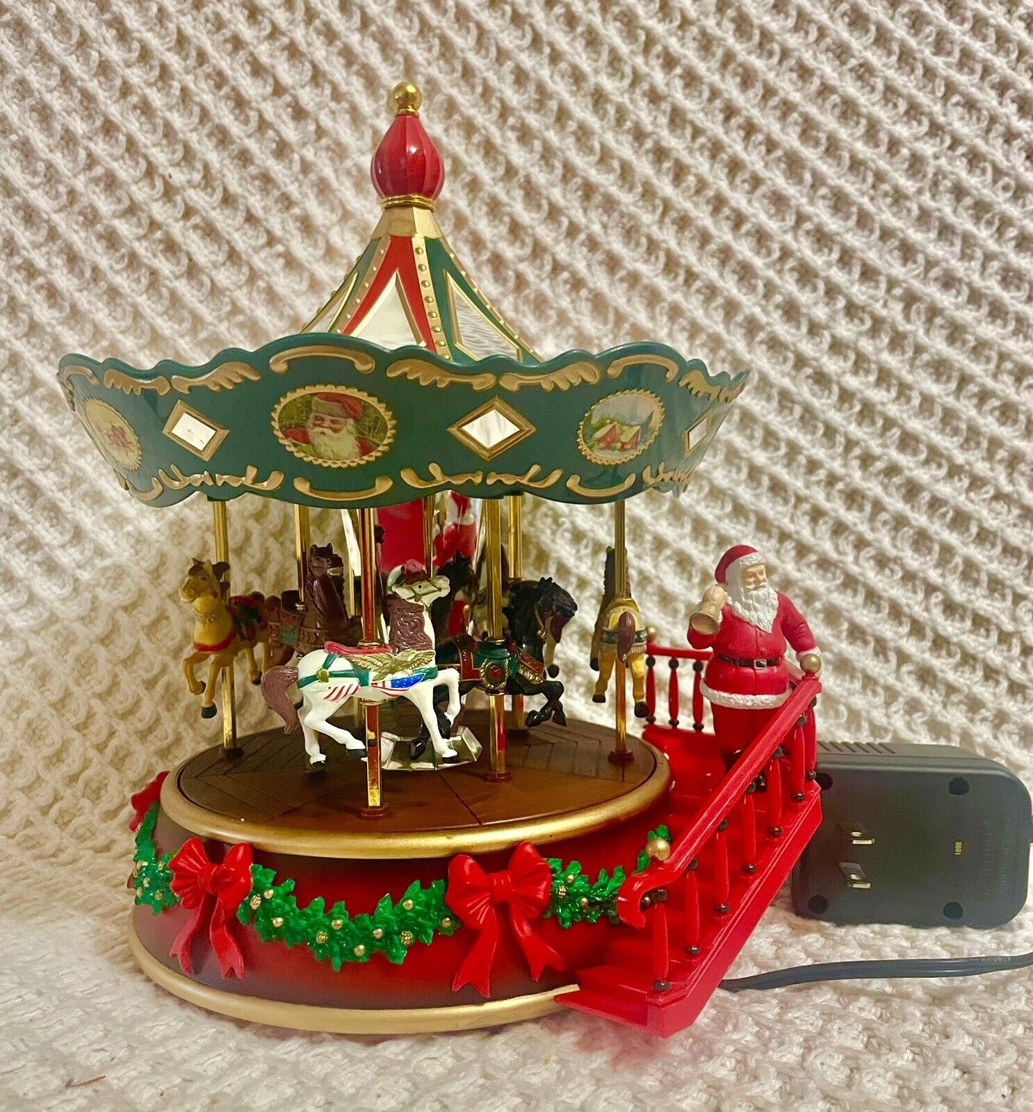 Vintage Maisto Christmas Holiday Carousel Musical Merry Go Round Tested Works