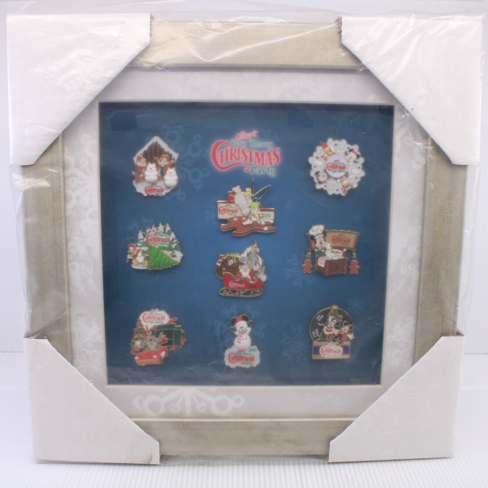 B1 Disney WDW LE 200 Framed Pin Very Merry Christmas Party 2011 Stitch Chip Dale